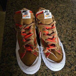 NEW Nkes, no box
